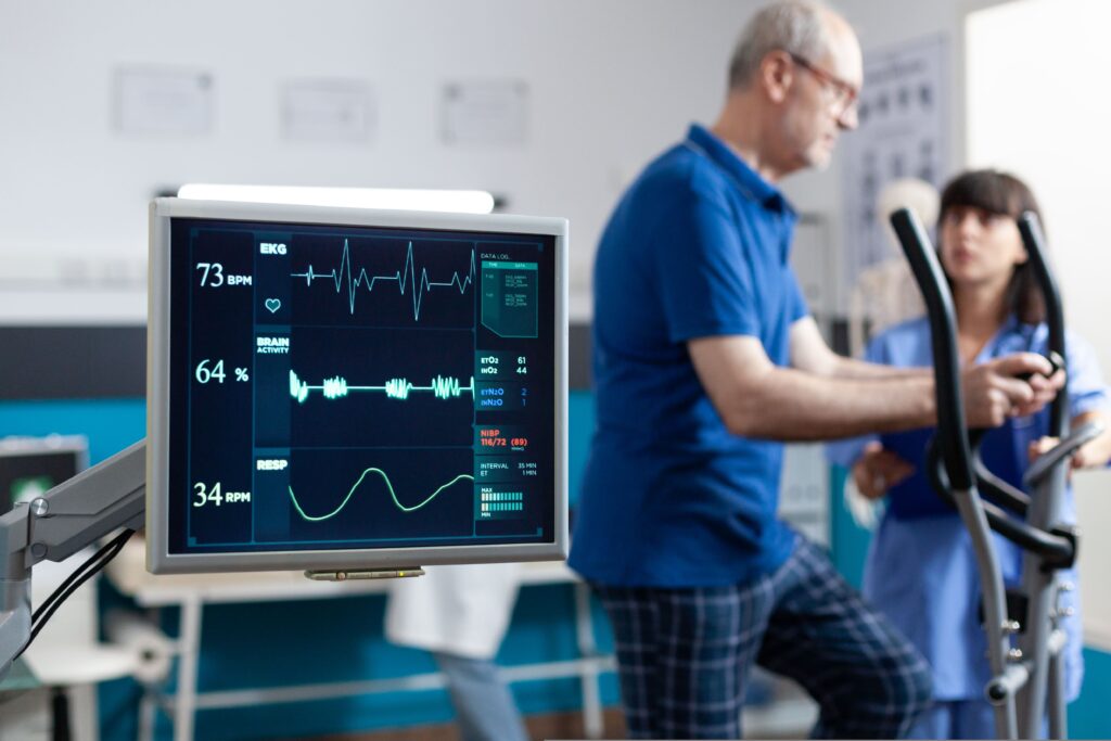 Stress Test/ Testi i stresit/ Prova ushtrimore me anë të bicikletës, e mbikqyrur nga mjekët tanë